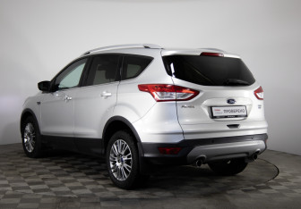 Подержанный автомобиль Ford Kuga 2013 года (7 фото)