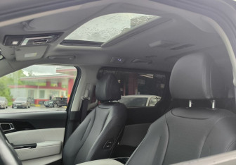 Подержанный автомобиль Kia Carnival 2021 года (28 фото)