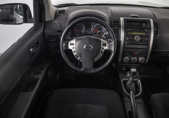 Подержанный автомобиль Nissan X-Trail 2012 года (10 фото)
