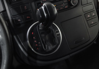 Подержанный автомобиль Volkswagen Multivan 2011 года (17 фото)