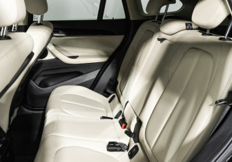 Подержанный автомобиль BMW X1 2020 года (10 фото)