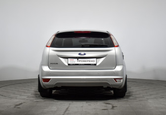 Подержанный автомобиль Ford Focus Hatchback 2010 года (6 фото)