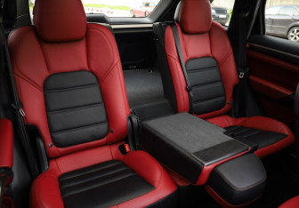 Подержанный автомобиль Porsche Cayenne 2014 года (32 фото)