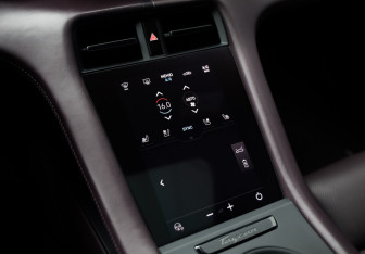 Подержанный автомобиль Porsche Taycan 2020 года (23 фото)