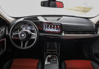 Подержанный автомобиль BMW X1 2024 года (13 фото)