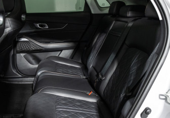 Подержанный автомобиль Changan UNI-K 2023 года (10 фото)