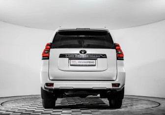 Подержанный автомобиль Toyota Land Cruiser Prado 2017 года (5 фото)