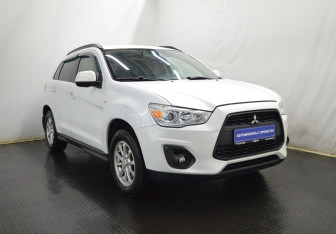 Подержанный автомобиль Mitsubishi ASX 2013 года (3 фото)