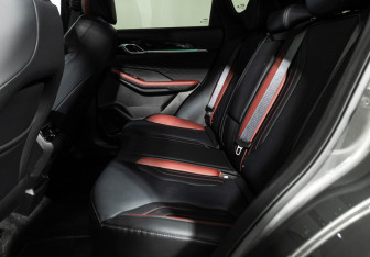 Подержанный автомобиль Geely Coolray 2026 года (10 фото)