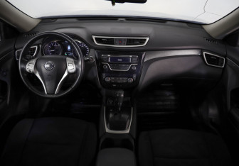 Подержанный автомобиль Nissan X-Trail 2015 года (9 фото)