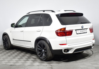 Подержанный автомобиль BMW X5 2012 года (7 фото)