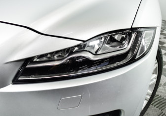 Подержанный автомобиль Jaguar F-Pace 2017 года (12 фото)