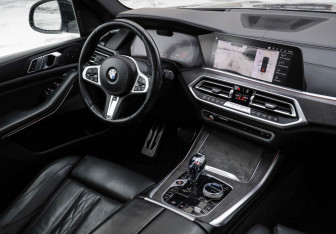 Подержанный автомобиль BMW X5 2019 года (10 фото)