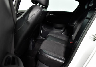 Подержанный автомобиль Citroen DS4 2013 года (11 фото)