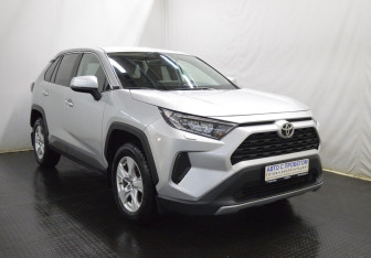 Подержанный автомобиль Toyota RAV4 2020 года (3 фото)