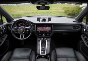 Подержанный автомобиль Porsche Macan 2019 года (9 фото)