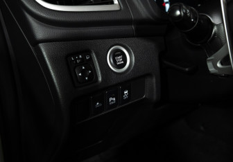 Подержанный автомобиль Mitsubishi Montero Sport 2022 года (30 фото)