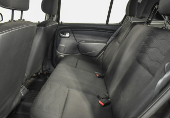 Подержанный автомобиль Renault Sandero 2013 года (10 фото)