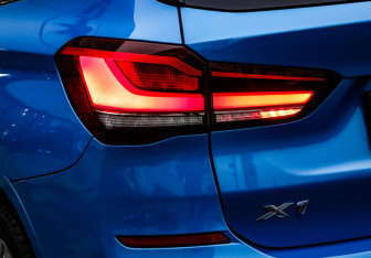 Подержанный автомобиль BMW X1 2021 года (12 фото)