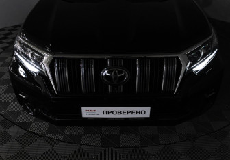 Подержанный автомобиль Toyota Land Cruiser Prado 2018 года (29 фото)