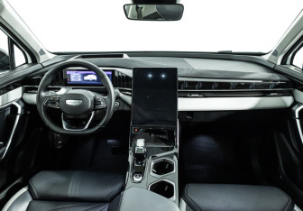 Подержанный автомобиль Geely Atlas 2023 года (13 фото)