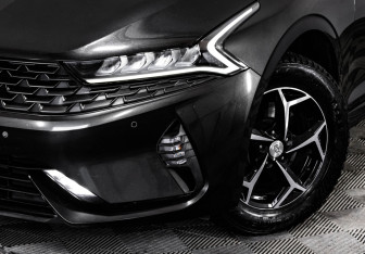 Подержанный автомобиль Kia K5 2021 года (3 фото)