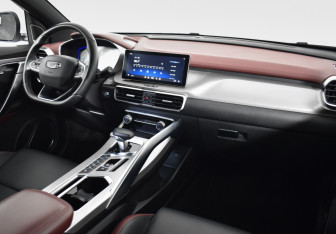 Подержанный автомобиль Geely Coolray 2023 года (10 фото)