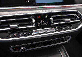 Подержанный автомобиль BMW X5 2021 года (22 фото)