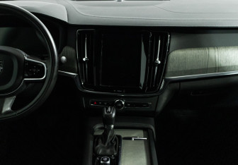Подержанный автомобиль Volvo S90 2020 года (14 фото)