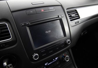 Подержанный автомобиль Volkswagen Touareg 2012 года (17 фото)