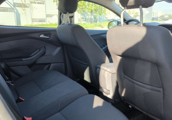 Подержанный автомобиль Ford Focus Hatchback 2015 года (9 фото)