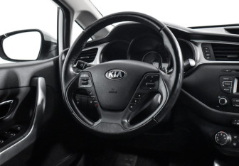 Подержанный автомобиль Kia Ceed Wagon 2016 года (15 фото)