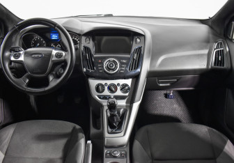 Подержанный автомобиль Ford Focus Sedan 2012 года (13 фото)