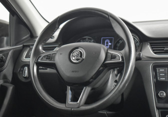 Подержанный автомобиль Skoda Rapid Liftback 2017 года (14 фото)