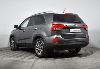 Подержанный автомобиль Kia Sorento 2014 года (7 фото)