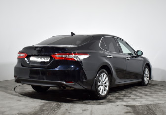 Подержанный автомобиль Toyota Camry Sedan 2021 года (5 фото)