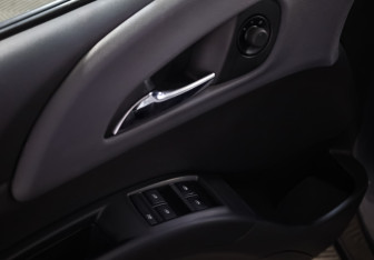 Подержанный автомобиль Opel Meriva 2011 года (11 фото)