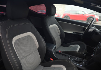 Подержанный автомобиль Kia Ceed Hatchback 2015 года (23 фото)