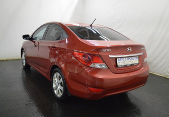 Подержанный автомобиль Hyundai Solaris Sedan 2012 года (7 фото)