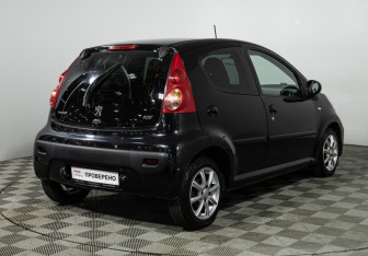 Подержанный автомобиль Peugeot 107 2009 года (5 фото)