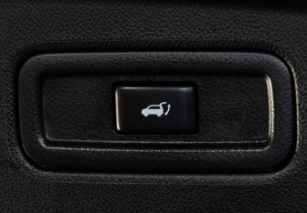 Подержанный автомобиль Infiniti QX70 2013 года (28 фото)