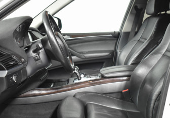 Подержанный автомобиль BMW X5 2012 года (10 фото)