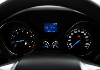 Подержанный автомобиль Ford Focus Wagon 2014 года (15 фото)