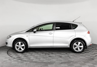 Подержанный автомобиль SEAT Leon Hatchback 2008 года (8 фото)