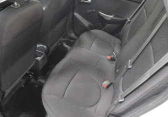 Подержанный автомобиль Kia Rio Sedan 2016 года (11 фото)