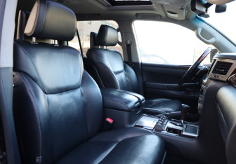 Подержанный автомобиль Lexus LX 2012 года (9 фото)