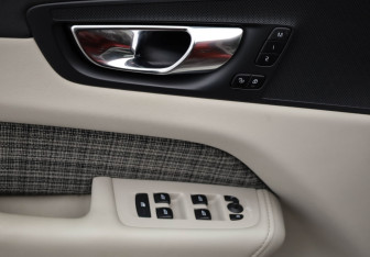 Подержанный автомобиль Volvo XC60 2020 года (27 фото)