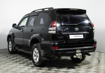 Подержанный автомобиль Toyota Land Cruiser Prado 2006 года (7 фото)