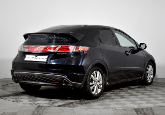 Подержанный автомобиль Honda Civic Hatchback 2008 года (5 фото)