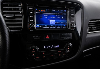 Подержанный автомобиль Mitsubishi Outlander 2015 года (15 фото)